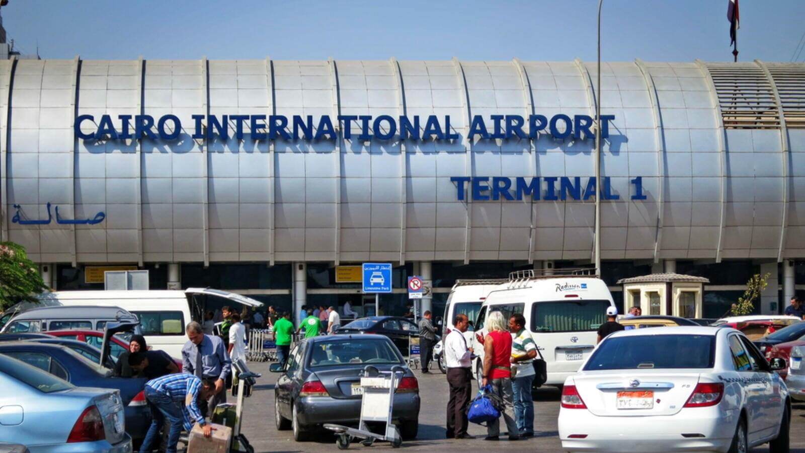 5 أسباب لحجز مواصلات مطار القاهرة الدولي من بيك أب ليموزين؟